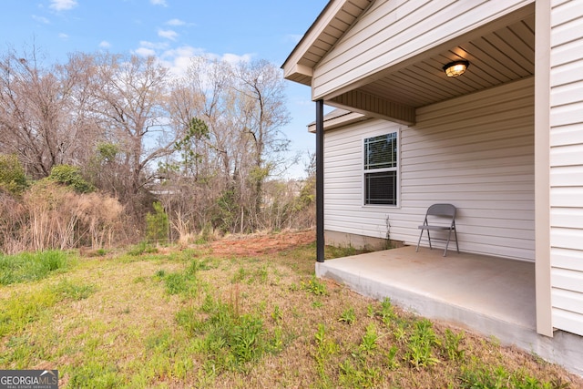 view of yard with a patio
