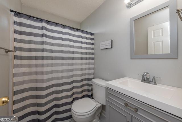full bathroom featuring vanity, a shower with curtain, toilet, and a textured ceiling