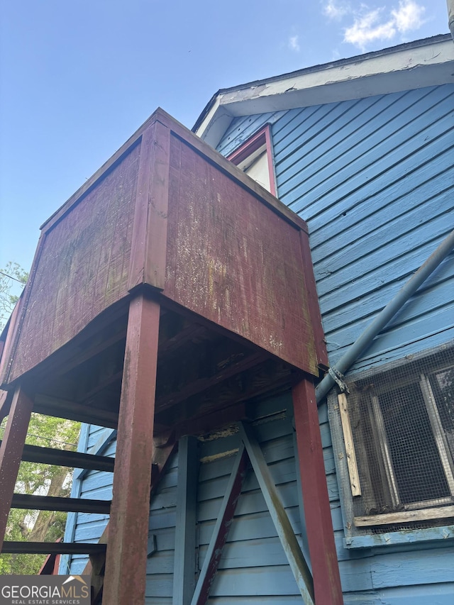 view of exterior details