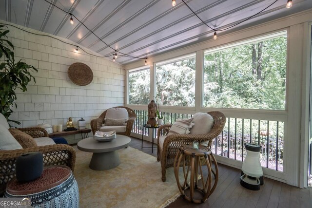 sunroom with outdoor lounge area