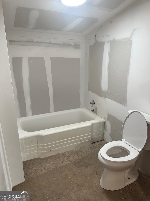 183 S Pine St, Toccoa, GA 30577 - bathroom featuring a bathtub and toilet