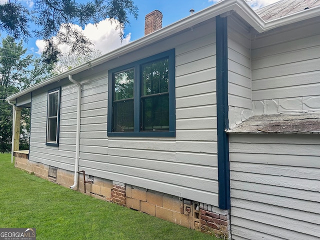 183 S Pine St, Toccoa, GA 30577 - view of side of home featuring crawl space, a chimney, and a yard