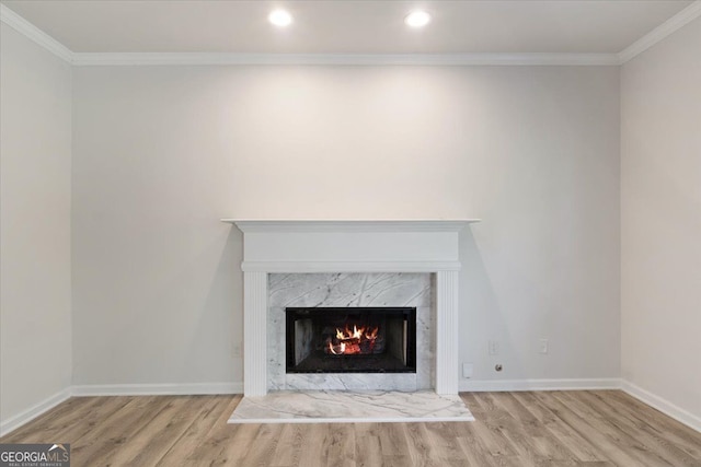 detailed view of wood finished floors, a fireplace, ornamental molding, baseboards, and recessed lighting