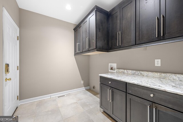 laundry area featuring visible vents, baseboards, recessed lighting, hookup for a washing machine, and cabinet space