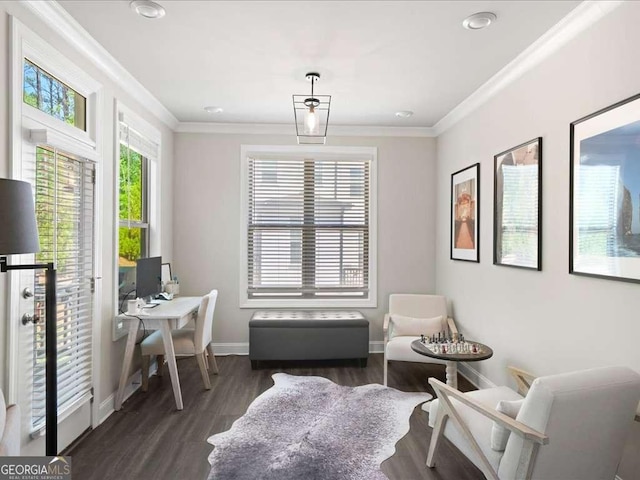 living area with recessed lighting, baseboards, dark wood-style floors, and ornamental molding