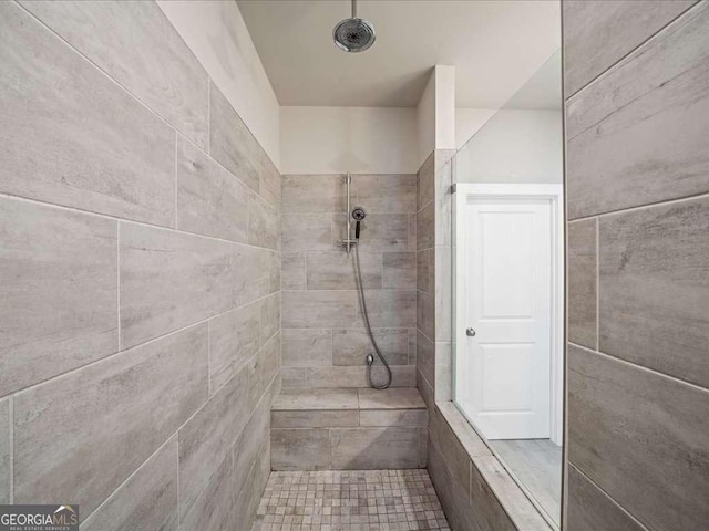 full bath featuring tiled shower