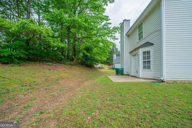 view of yard with a patio