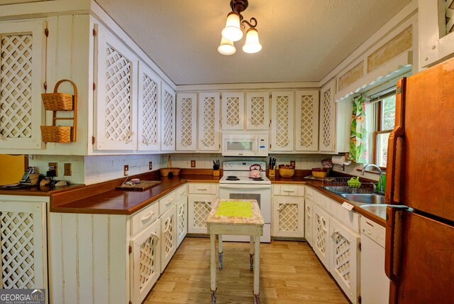 63 Eagle Chase Cir, Dillard, GA 30537 - kitchen with dark countertops, light wood-style floors, a sink, and white appliances