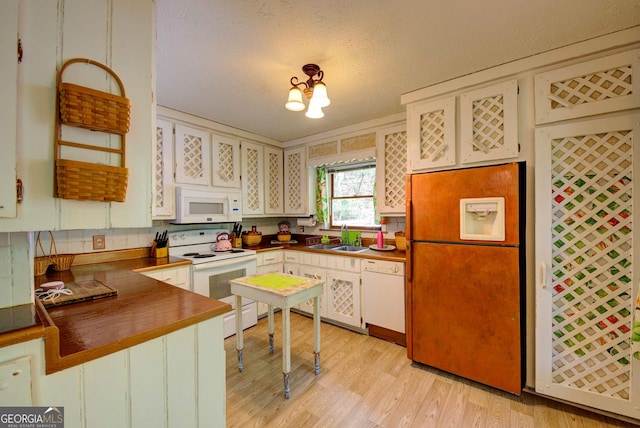 63 Eagle Chase Cir, Dillard, GA 30537 - kitchen with dark countertops, a sink, white appliances, an inviting chandelier, and light wood finished floors
