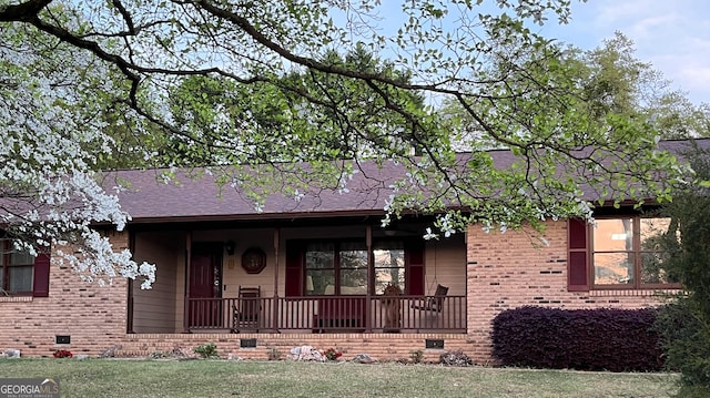 171 Wynn Dr, Hampton, GA 30228 - ranch-style home with a porch, crawl space, brick siding, a front lawn, and a shingled roof
