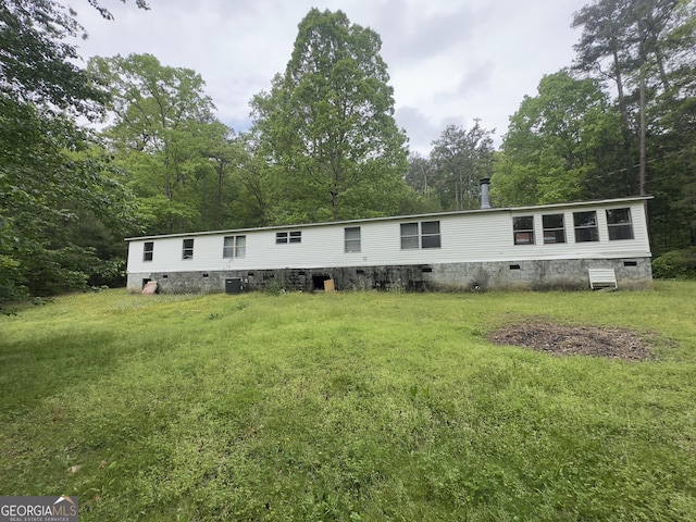 492 Garmon Rd, Cedartown, GA 30125 - manufactured / mobile home with central air condition unit, crawl space, and a front lawn