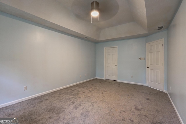 5621 Wildwood Trl, Lithonia, GA 30038 - empty room featuring a ceiling fan, a tray ceiling, visible vents, and carpet