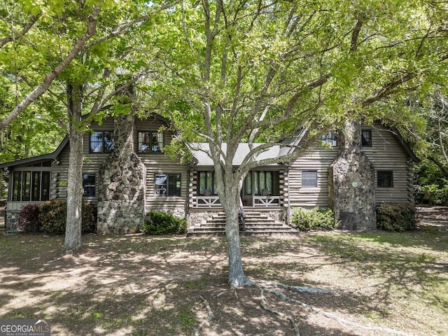 view of front of property featuring covered porch and log exterior