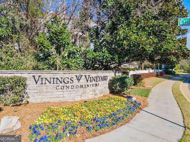 view of community / neighborhood sign
