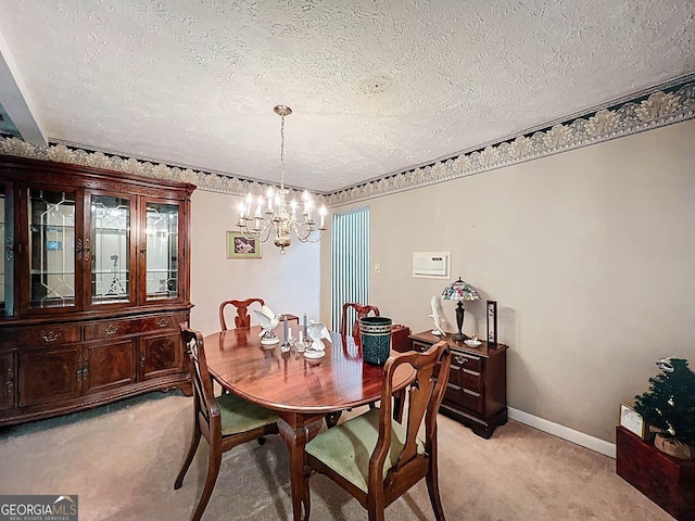 dining space with a textured ceiling, an inviting chandelier, light carpet, and baseboards
