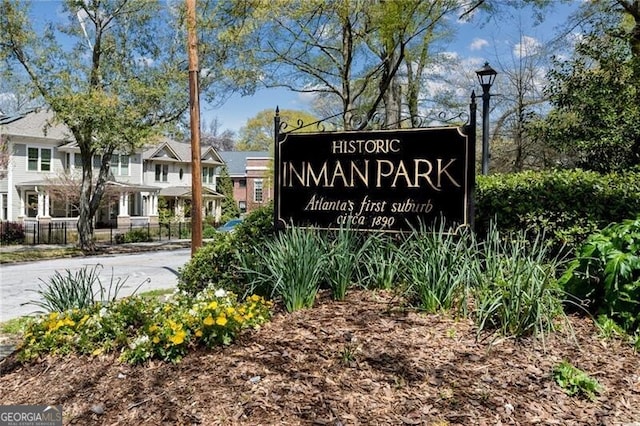 view of community / neighborhood sign