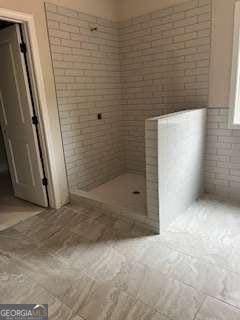 816 Proctor Rd, Rockmart, GA 30153 - full bathroom featuring tiled shower and a wainscoted wall