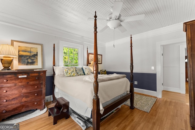 19 Oak Creek Cir, Toccoa, GA 30577 - bedroom featuring ceiling fan, light wood-type flooring, crown molding, and baseboards