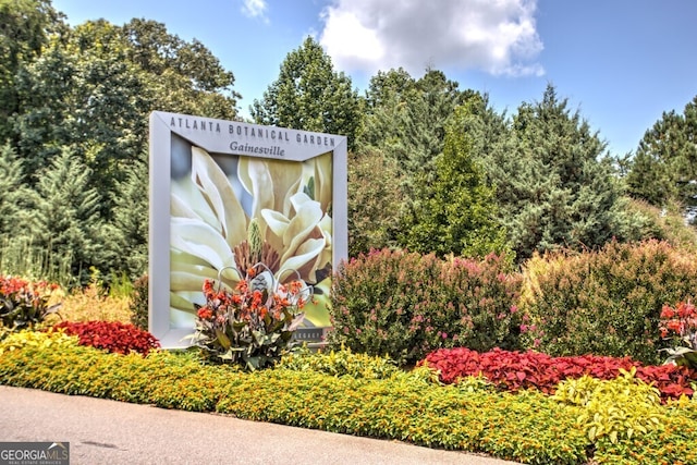 view of community / neighborhood sign