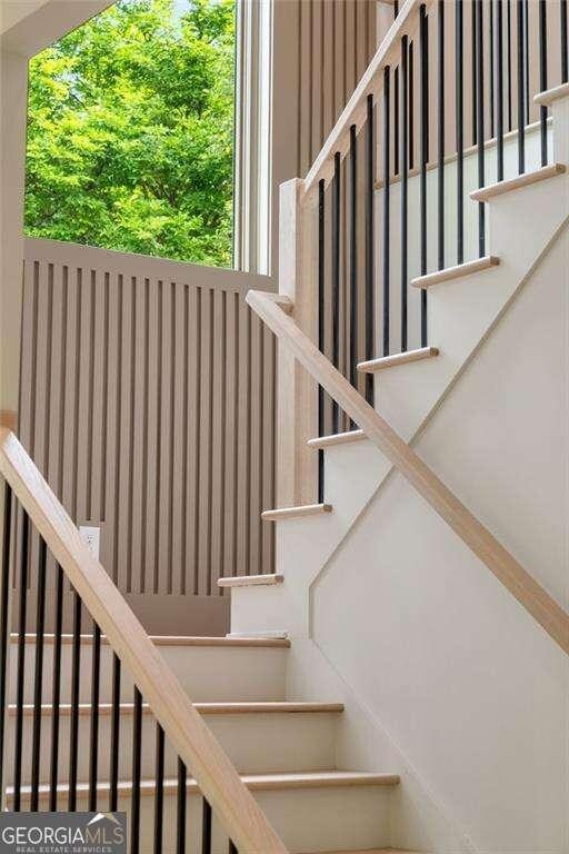 3006 Skyland Dr NE, Brookhaven, GA 30341 - view of staircase