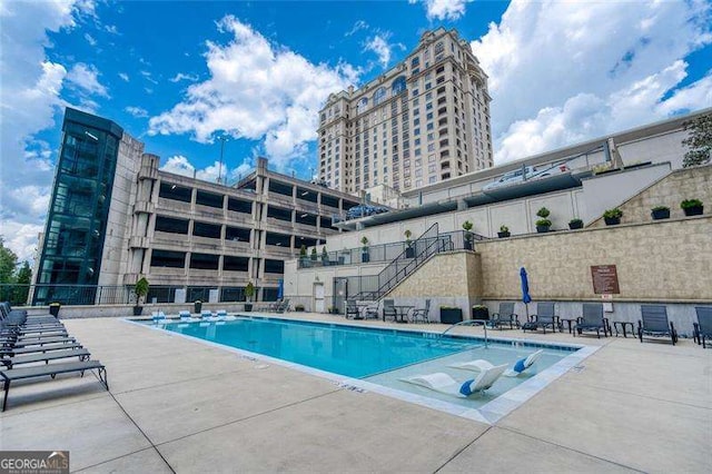 3040 Peachtree Rd NW Unit 815, Atlanta, GA 30305 - community pool with a patio