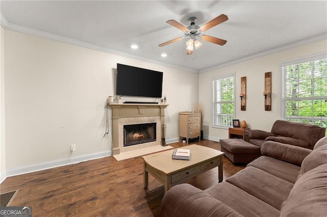 living room featuring ceiling fan, crown molding, and baseboards