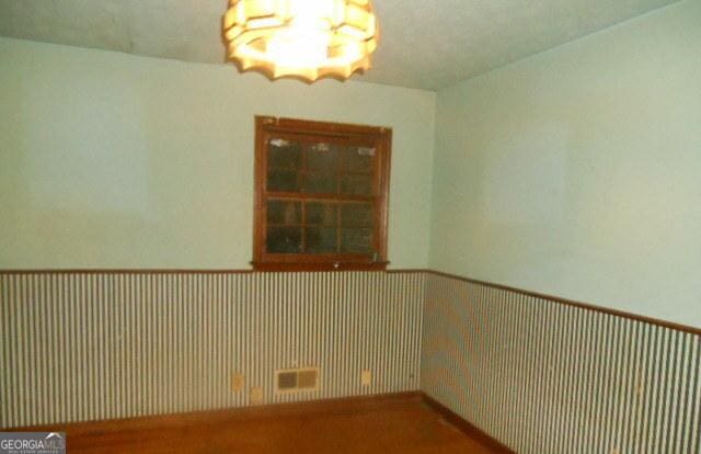 3296 Columbia Woods Dr, Decatur, GA 30032 - interior space featuring an inviting chandelier, carpet floors, and visible vents