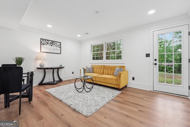 living room featuring recessed lighting, crown molding, visible vents, baseboards, and wood finished floors