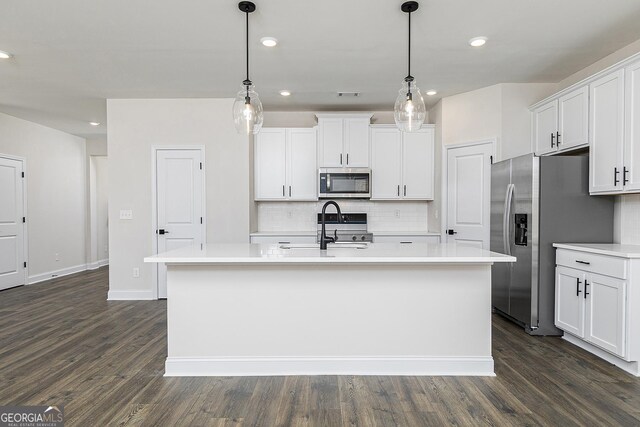 432 Cantrell Dr, Dallas, GA 30157 - kitchen with tasteful backsplash, stainless steel appliances, light countertops, a sink, and a center island with sink