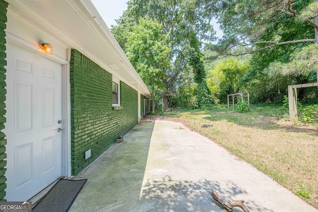 4806 Rockbridge Rd, Stone Mountain, GA 30083 - view of yard with a patio area