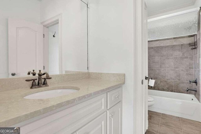 2932 Springbluff Ln, Buford, GA 30519 - full bath featuring vanity, toilet, and bathtub / shower combination