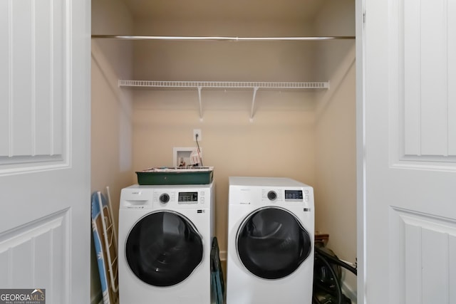 washroom featuring washing machine and clothes dryer