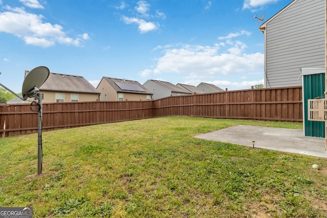 view of yard featuring a patio area