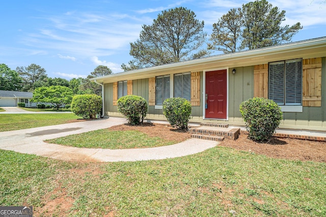 898 Doeskin Dr NW, Conyers, GA 30012 - ranch-style house featuring a front yard