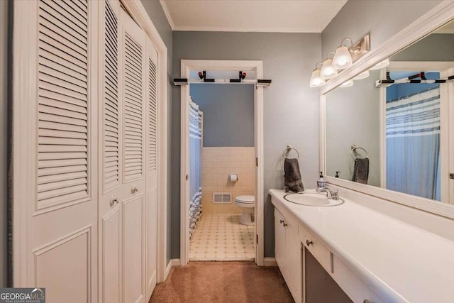 20 Mitchell Cir SE, Rome, GA 30161 - full bath with a closet, vanity, and ornamental molding