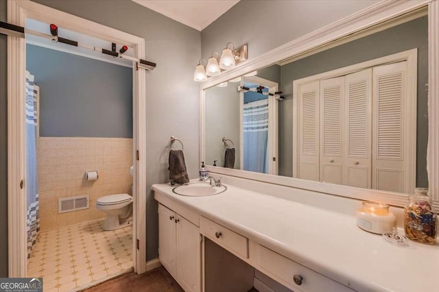 20 Mitchell Cir SE, Rome, GA 30161 - full bathroom with a closet, vanity, tile walls, and a wainscoted wall