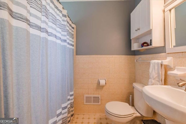 20 Mitchell Cir SE, Rome, GA 30161 - bathroom with tile walls, a wainscoted wall, and a shower with curtain