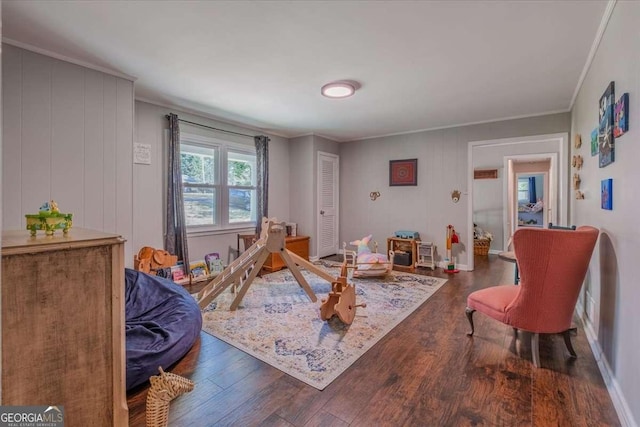 20 Mitchell Cir SE, Rome, GA 30161 - living room featuring wood finished floors and crown molding