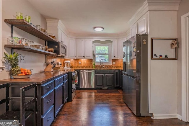 20 Mitchell Cir SE, Rome, GA 30161 - kitchen featuring stainless steel appliances, white cabinetry, and dark wood-style flooring