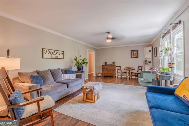20 Mitchell Cir SE, Rome, GA 30161 - living area featuring wood finished floors, ceiling fan, and crown molding