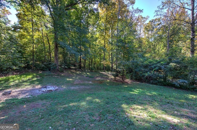 view of yard with a forest view