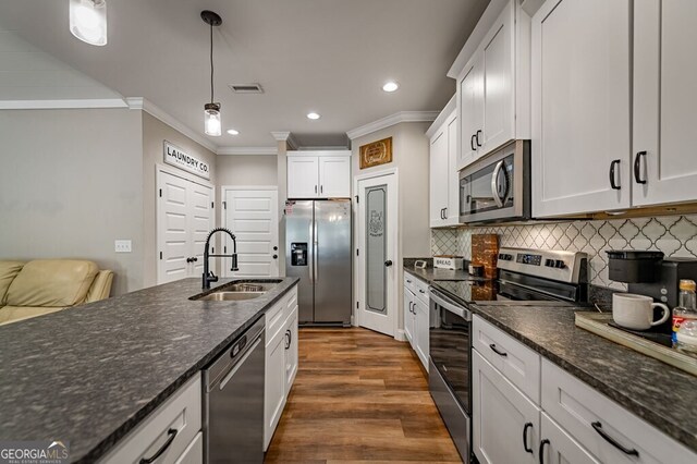 241 Simmons Dr Unit 6B, Ellijay, GA 30536 - kitchen with recessed lighting, a sink, stainless steel appliances, crown molding, and visible vents
