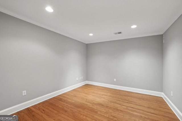 unfurnished room with visible vents, light wood-style flooring, and baseboards