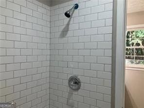 470 Ovara Ct, Stone Mountain, GA 30088 - bathroom with tiled shower