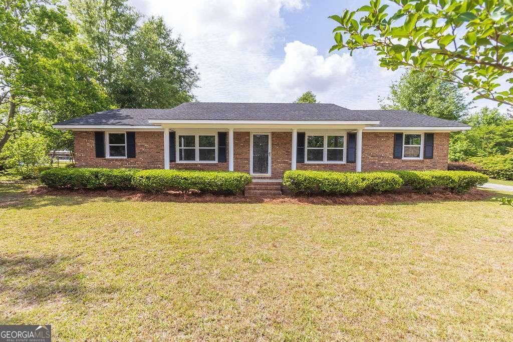 3088 Southwood Dr, Waycross, GA 31503 - ranch-style home with a front lawn and brick siding