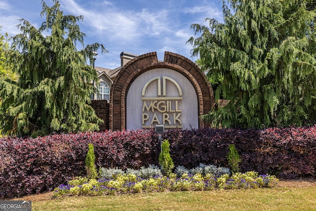 view of community / neighborhood sign