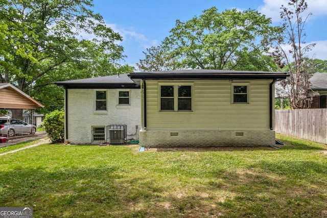 208 Silver Springs Cir SW, Atlanta, GA 30310 - view of front facade featuring crawl space, central AC, fence, and a front lawn