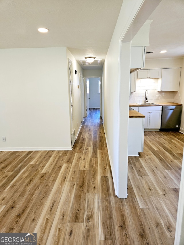 802 Colquitt Cir, Albany, GA 31707 - corridor featuring recessed lighting, a sink, baseboards, and light wood-style floors
