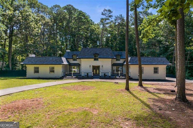 2023 Stoneleigh Dr, Stone Mountain, GA 30087 - view of front of property with a front lawn and stucco siding