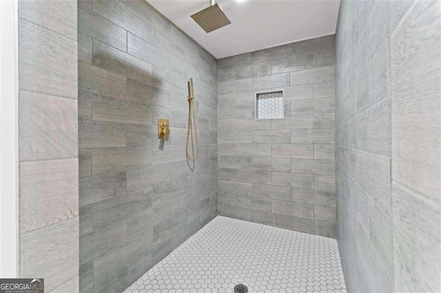 2023 Stoneleigh Dr, Stone Mountain, GA 30087 - full bathroom featuring tiled shower